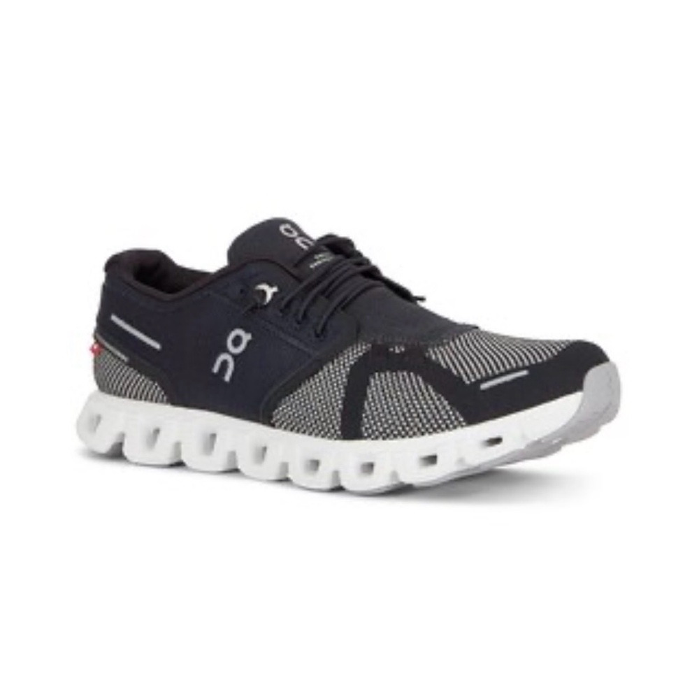 On Cloud 5 Combo Sneakers Shoes - Black / Alloy - M 7 / W 8.5 - Great condition!